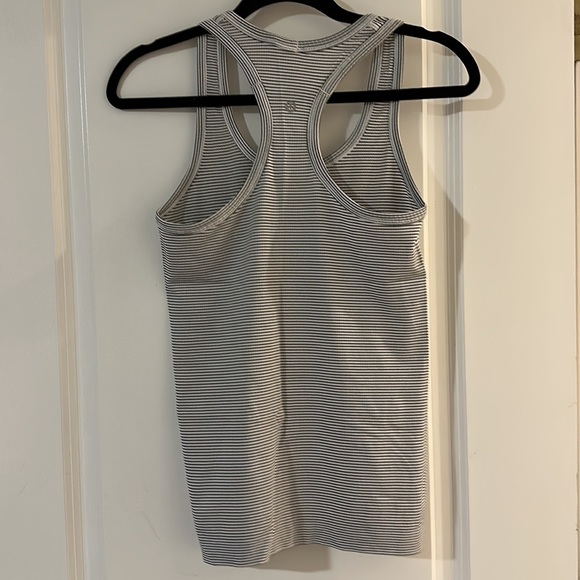 Lululemon Swiftly Tech Razorback Tank - Picture 3 of 4